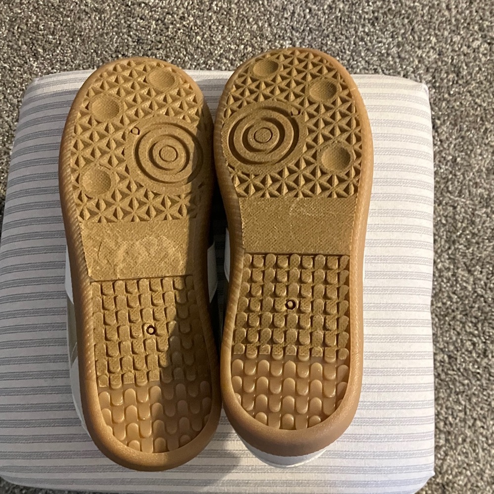 Women’s dolce-vita sneakers . NWOT - Picture 6 of 6